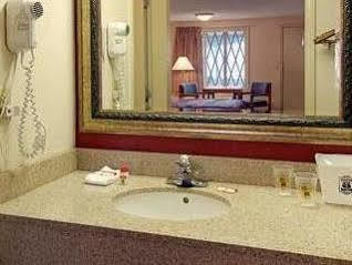 Mayfield Inn Кларион Экстерьер фото